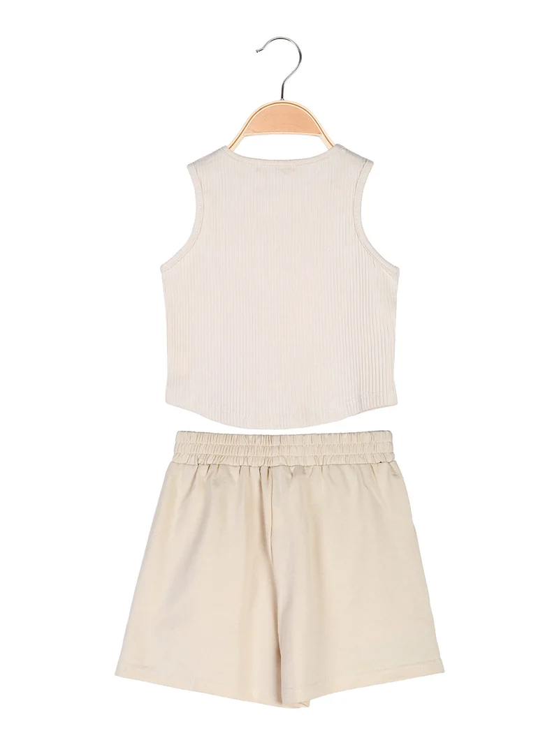 Completo corto da ragazza con top a costine e shorts - beige