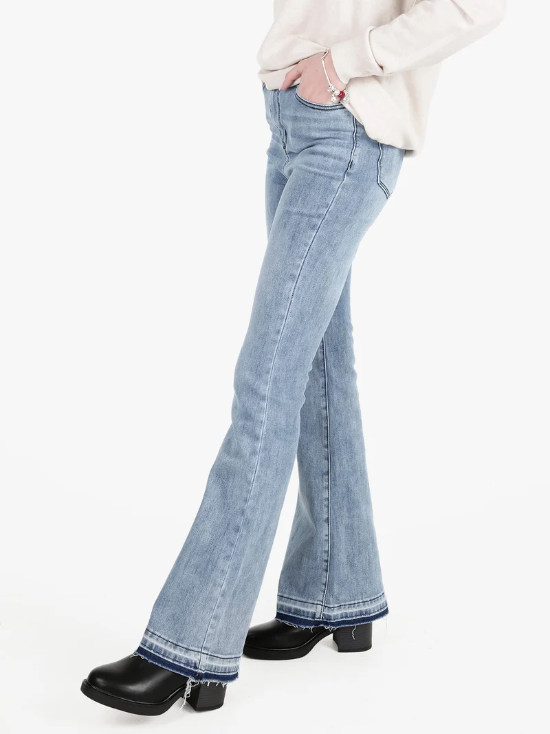 Jeans donna a zampa con finale sfrangiato - jeans