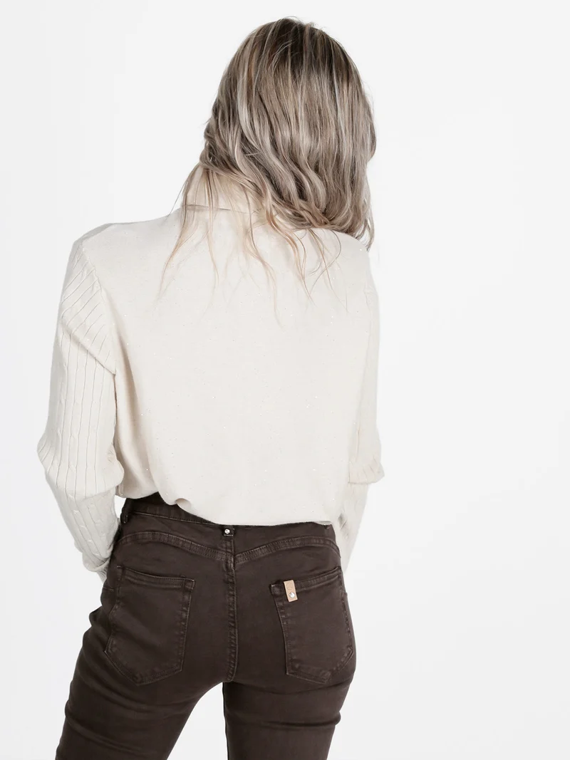 Maglia dolcevita da donna a trecce con micropaillettes luccicanti - naturale