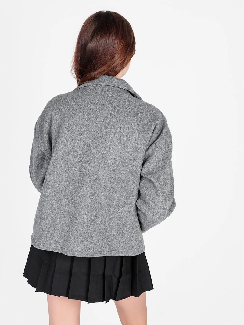 Cappotto corto da donna oversize con chiusura doppiopetto - grigio