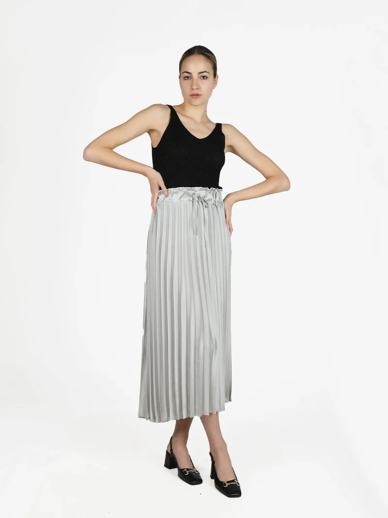 Top donna in lurex a costine scollo V - nero