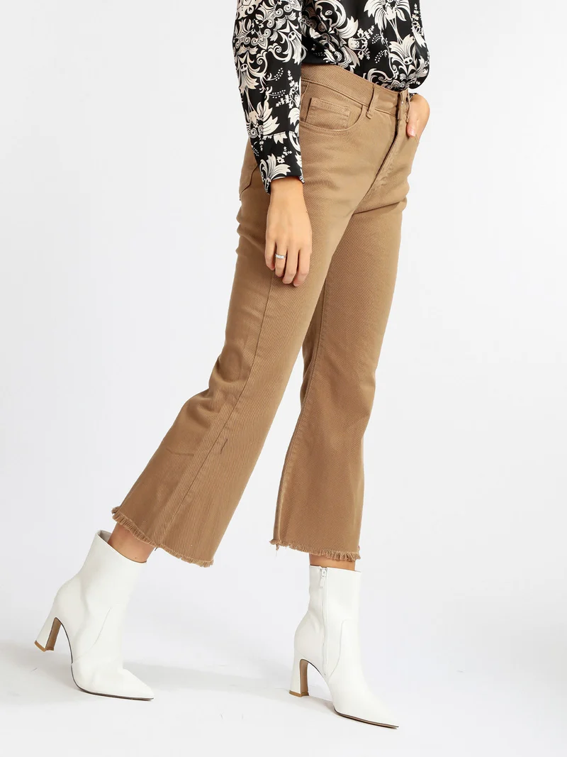 Pantaloni cropped da donna con finale a zampa - cammello