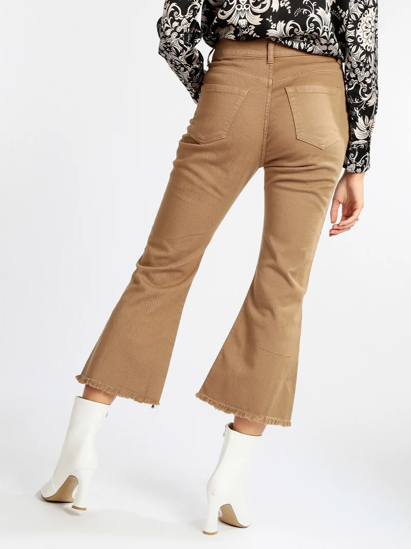 Pantaloni cropped da donna con finale a zampa - cammello