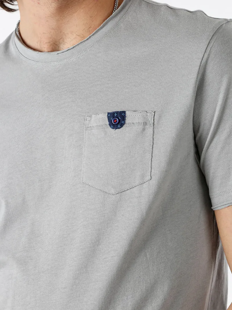 T-shirt girocollo da uomo in cotone con taschino - grigio