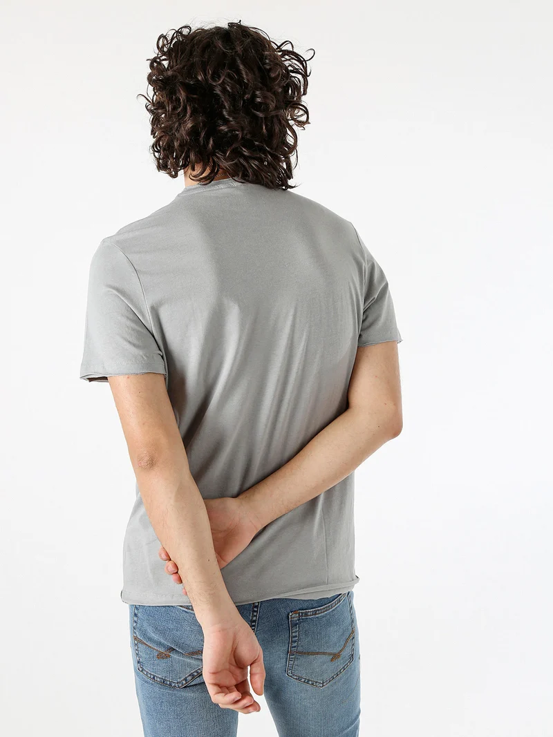 T-shirt girocollo da uomo in cotone con taschino - grigio