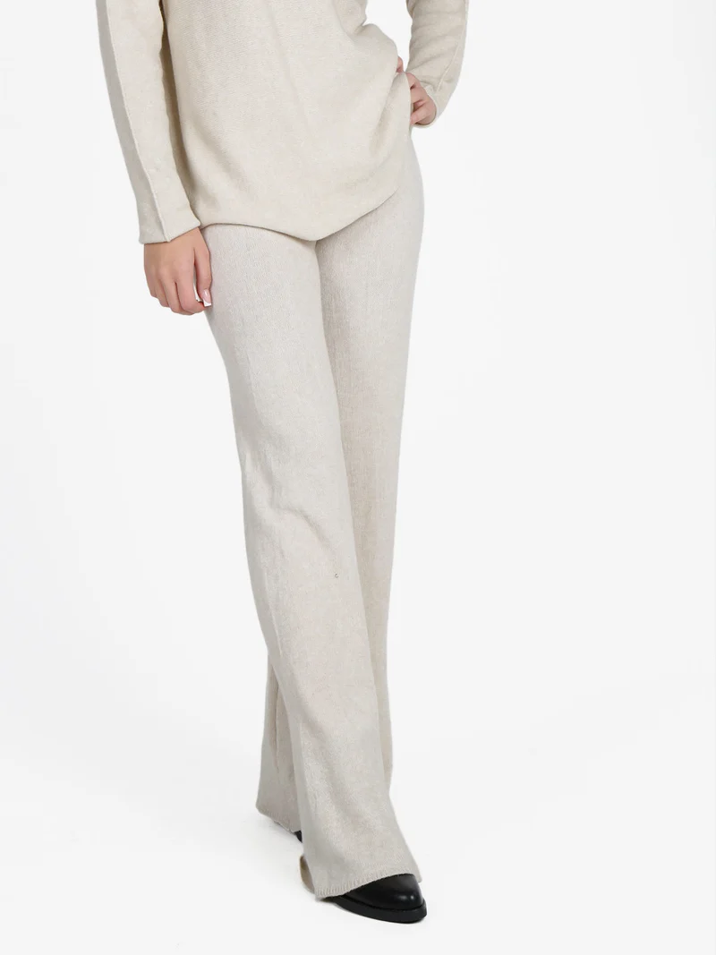 Pantaloni donna in maglia a vita alta con finale a zampa - beige