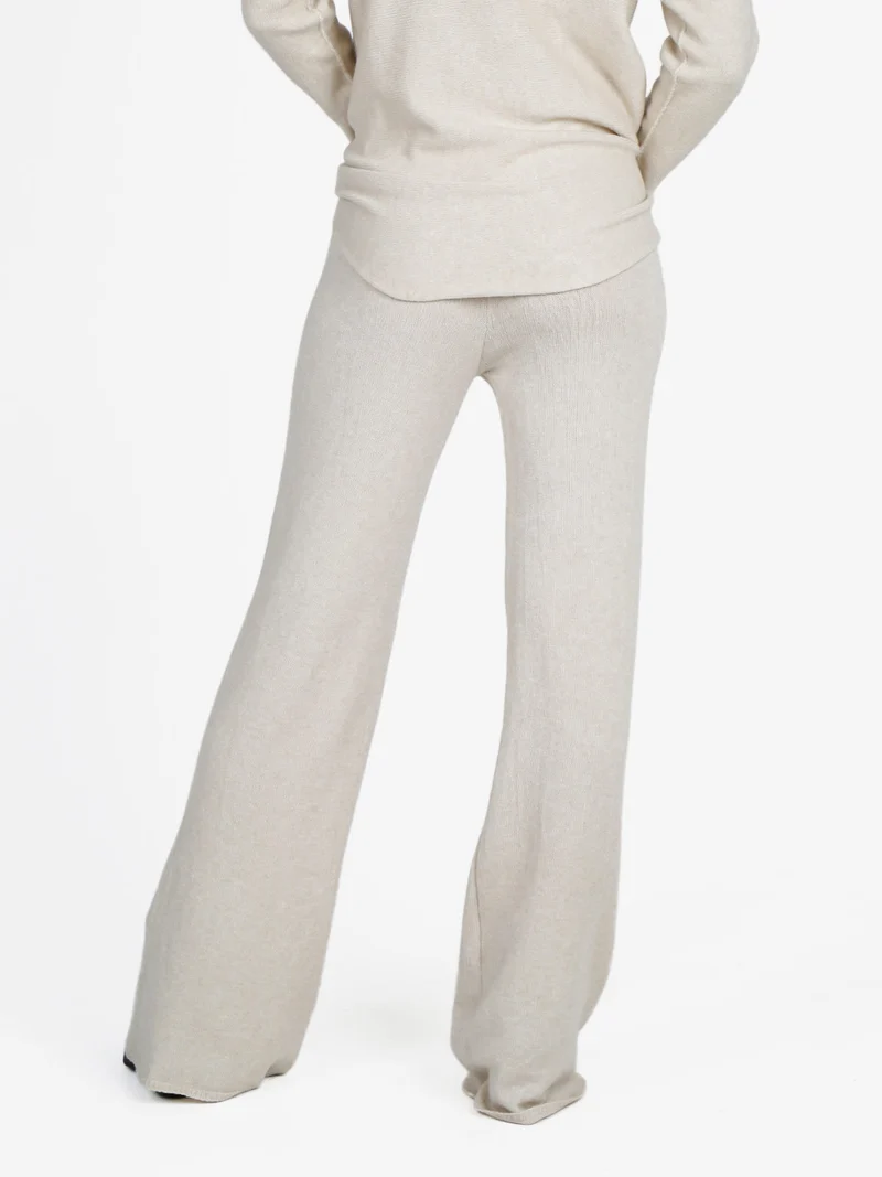 Pantaloni donna in maglia a vita alta con finale a zampa - beige