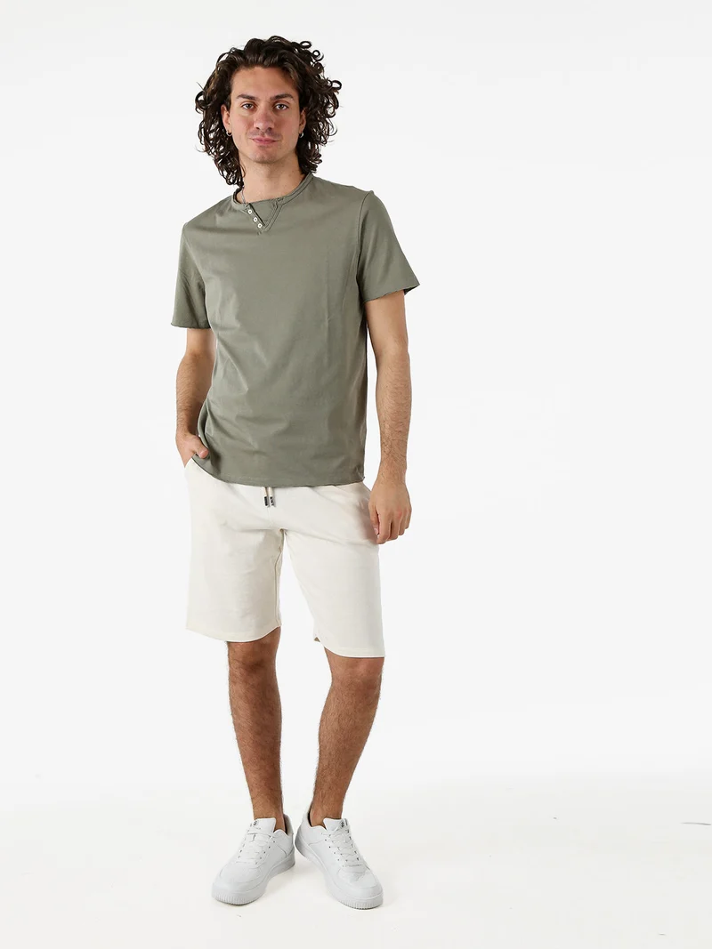 T-shirt da uomo in cotone con bottoncini sullo scollo - militare
