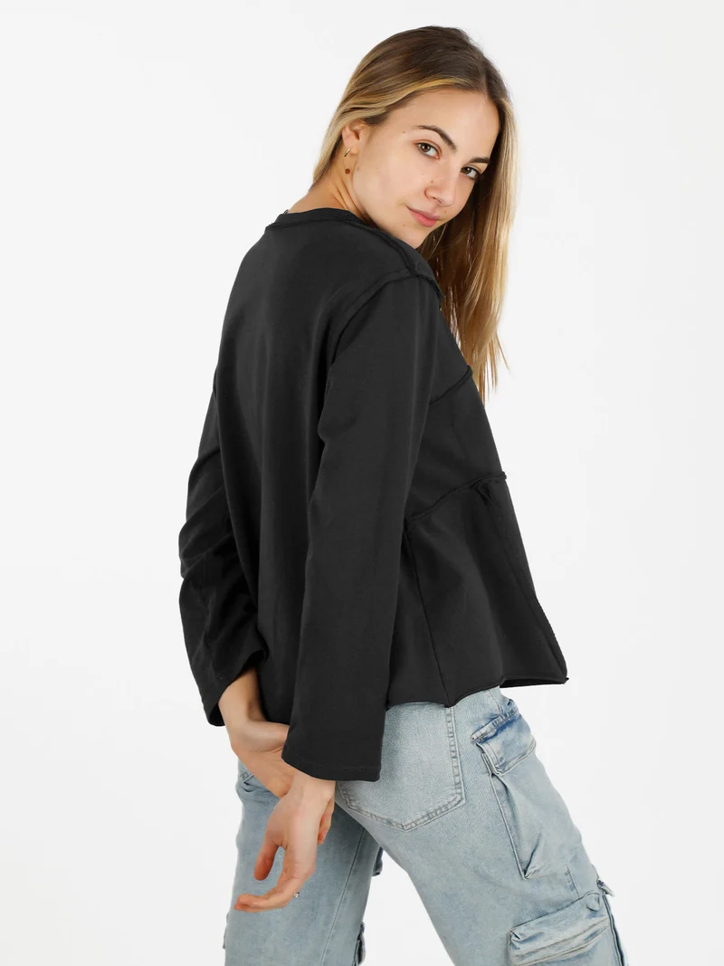 T-shirt donna oversize a manica lunga in cotone - nero