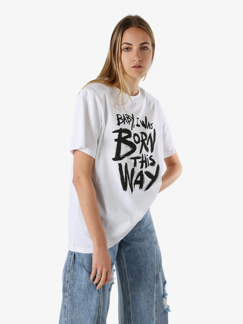 T-shirt donna oversize con spalline imbottite e stampa - bianco