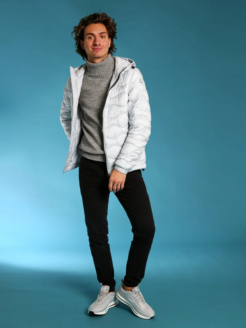 Piumino leggero da uomo con cappuccio e zip - perla