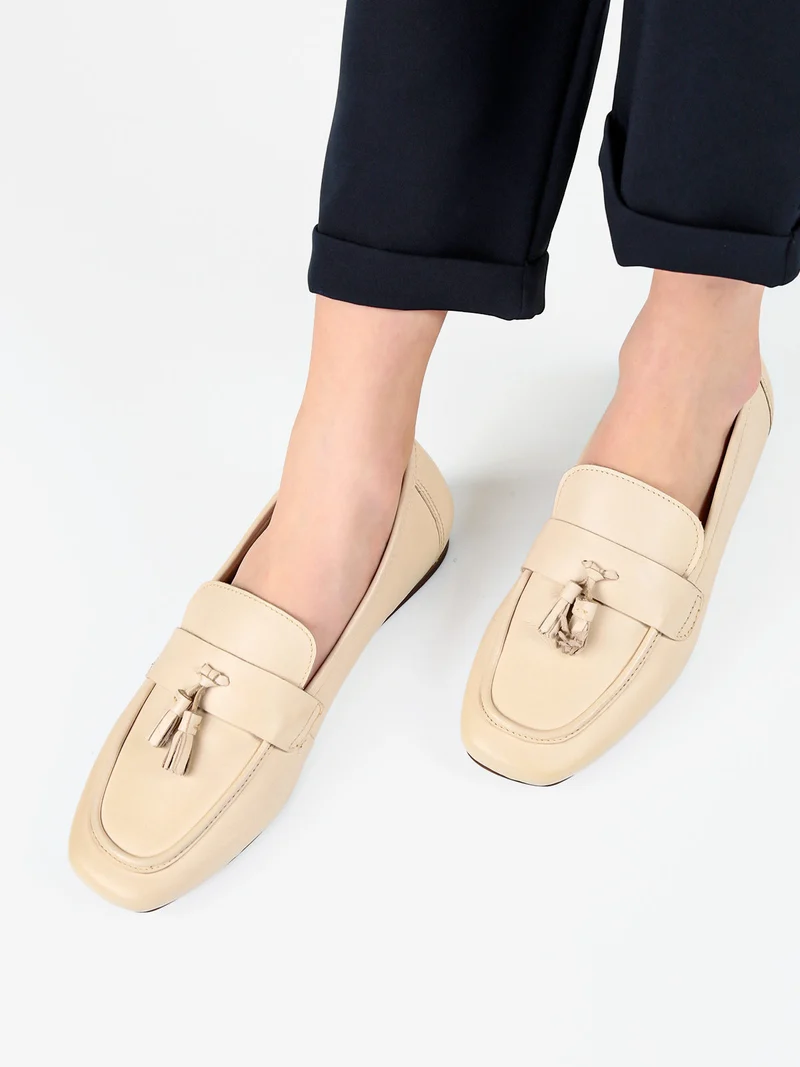 Mocassini donna in vera pelle con nappine - beige