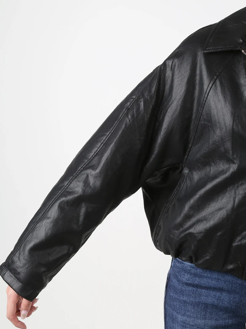 Giacca cropped da donna imbottita in ecopelle - nero