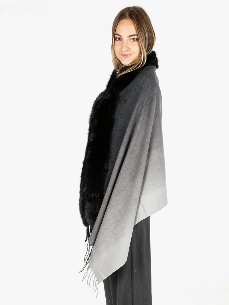 Mantella donna con scollo in ecopelliccia e frange - nero