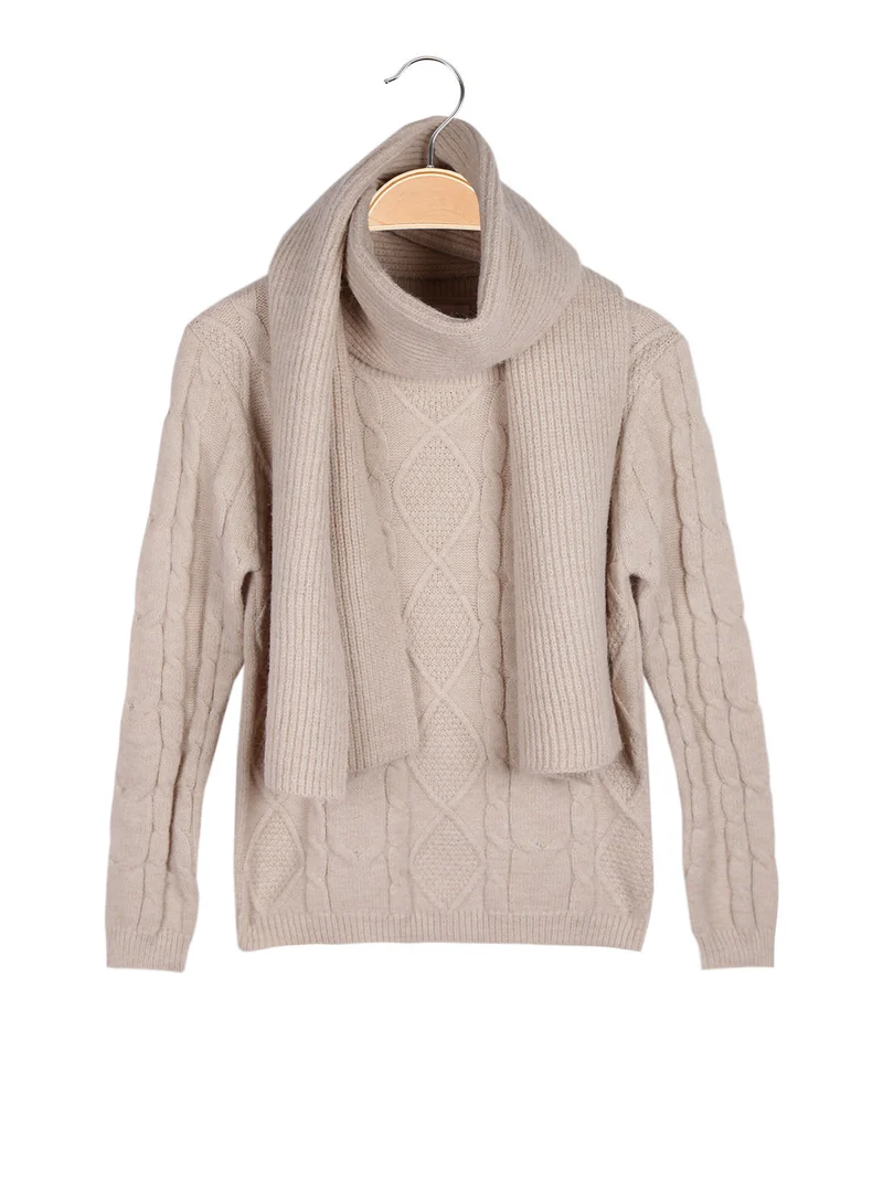 Maglione a treccia da bambina con sciarpa - beige