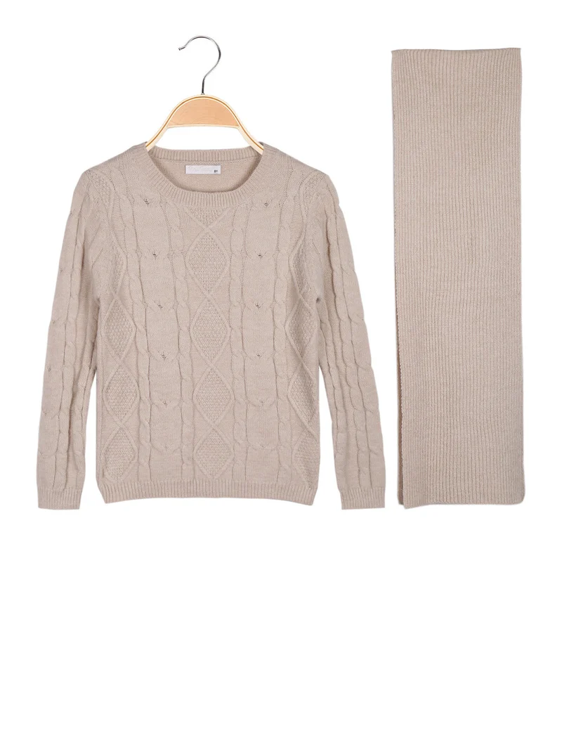 Maglione a treccia da bambina con sciarpa - beige