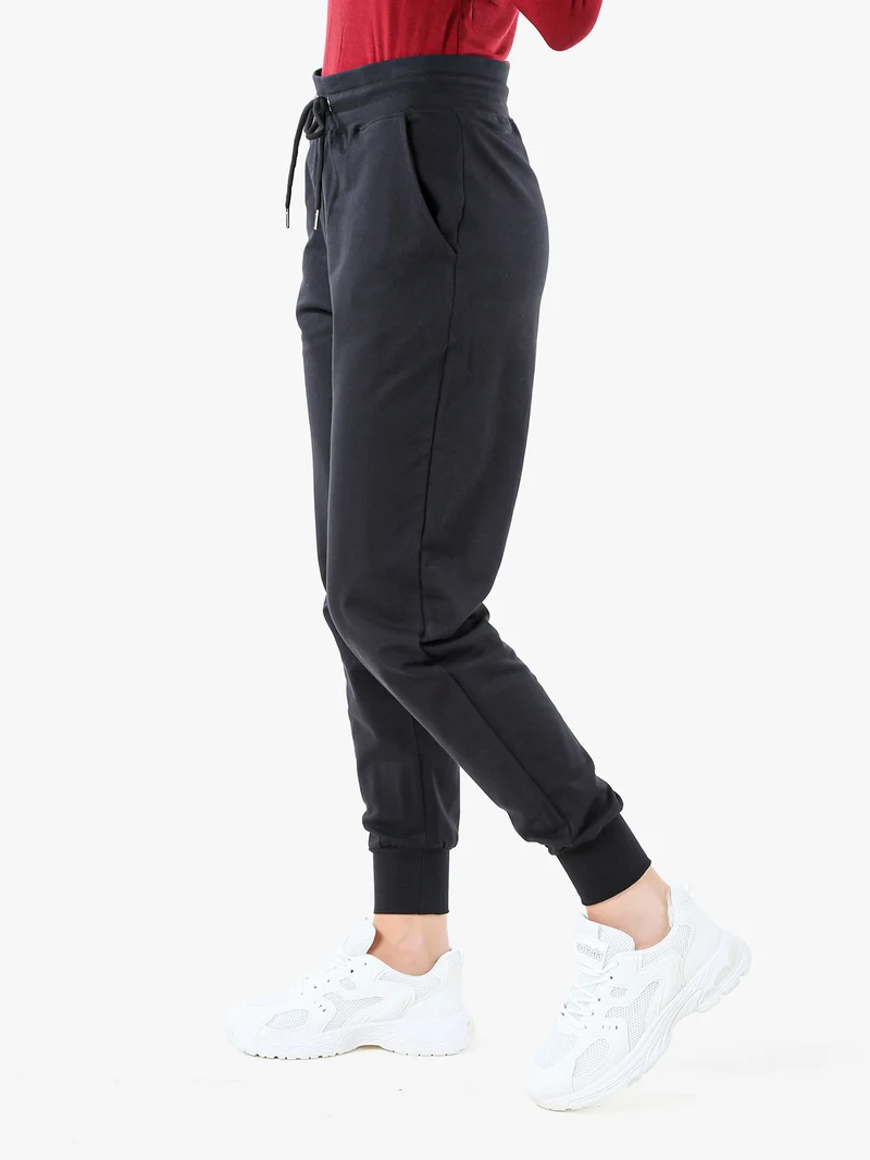 Pantaloni tuta da donna in cotone con coulisse e polsini - nero