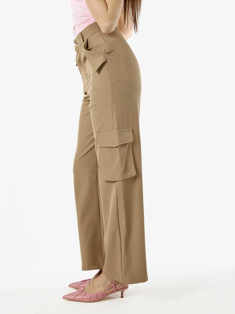 Pantaloni donna a palazzo con tasconi laterali - cammello