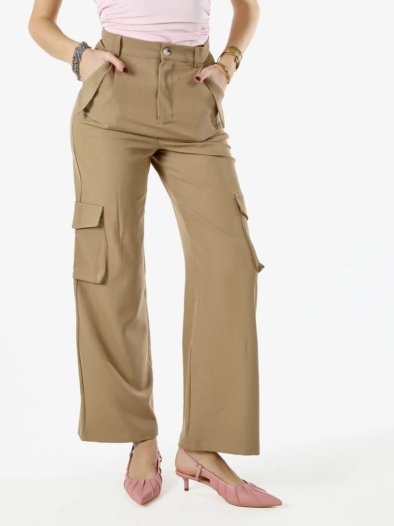 Pantaloni donna a palazzo con tasconi laterali - cammello