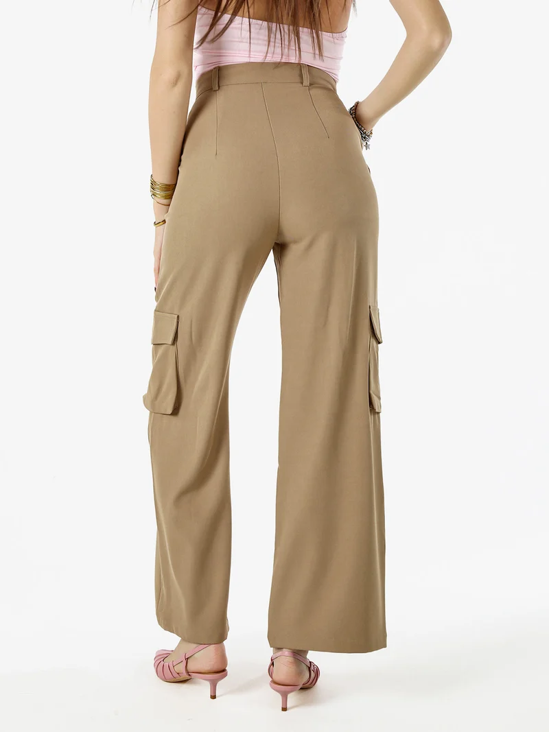 Pantaloni donna a palazzo con tasconi laterali - cammello