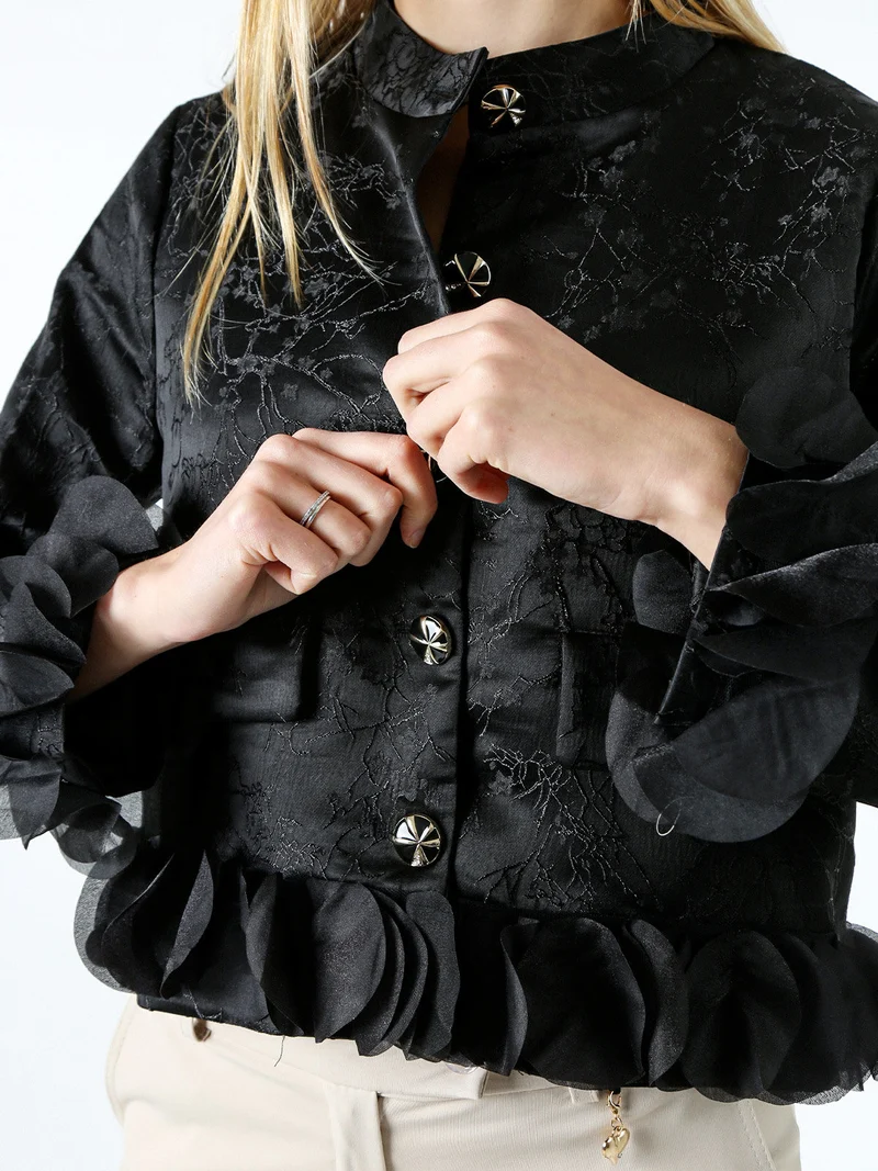 Giacca elegante da donna con ricami e volant - nero