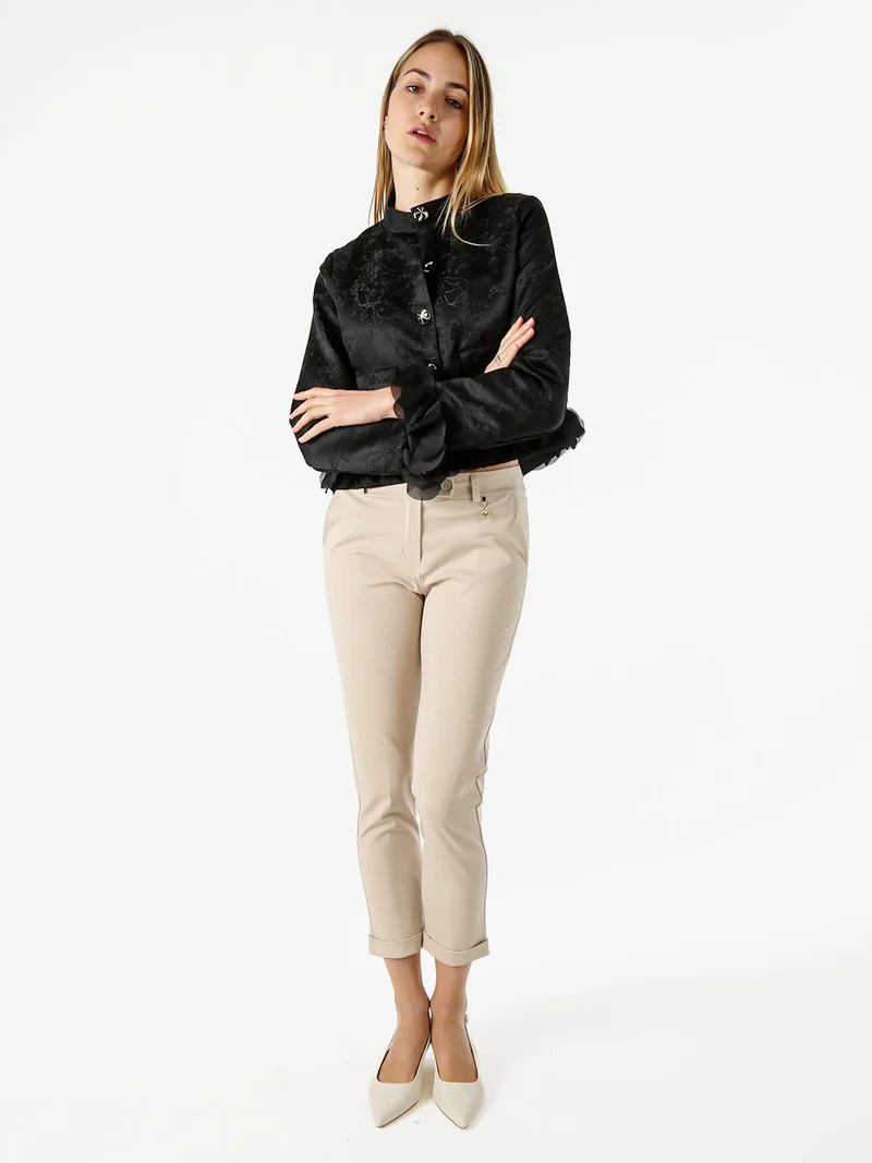 Giacca elegante da donna con ricami e volant - nero