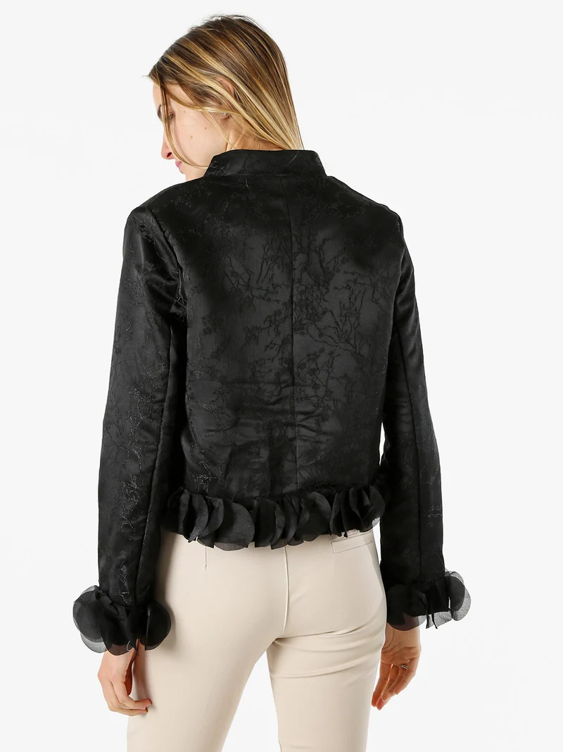 Giacca elegante da donna con ricami e volant - nero