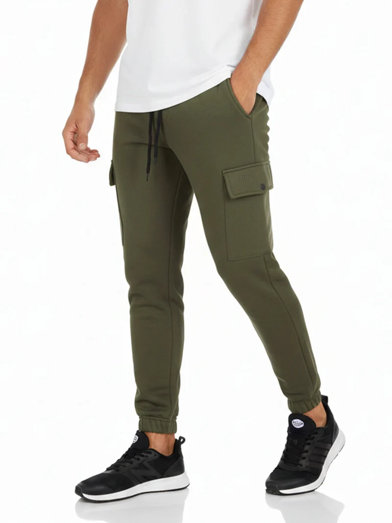 Pantaloni tuta da uomo con tasconi laterali e polsini - oliva