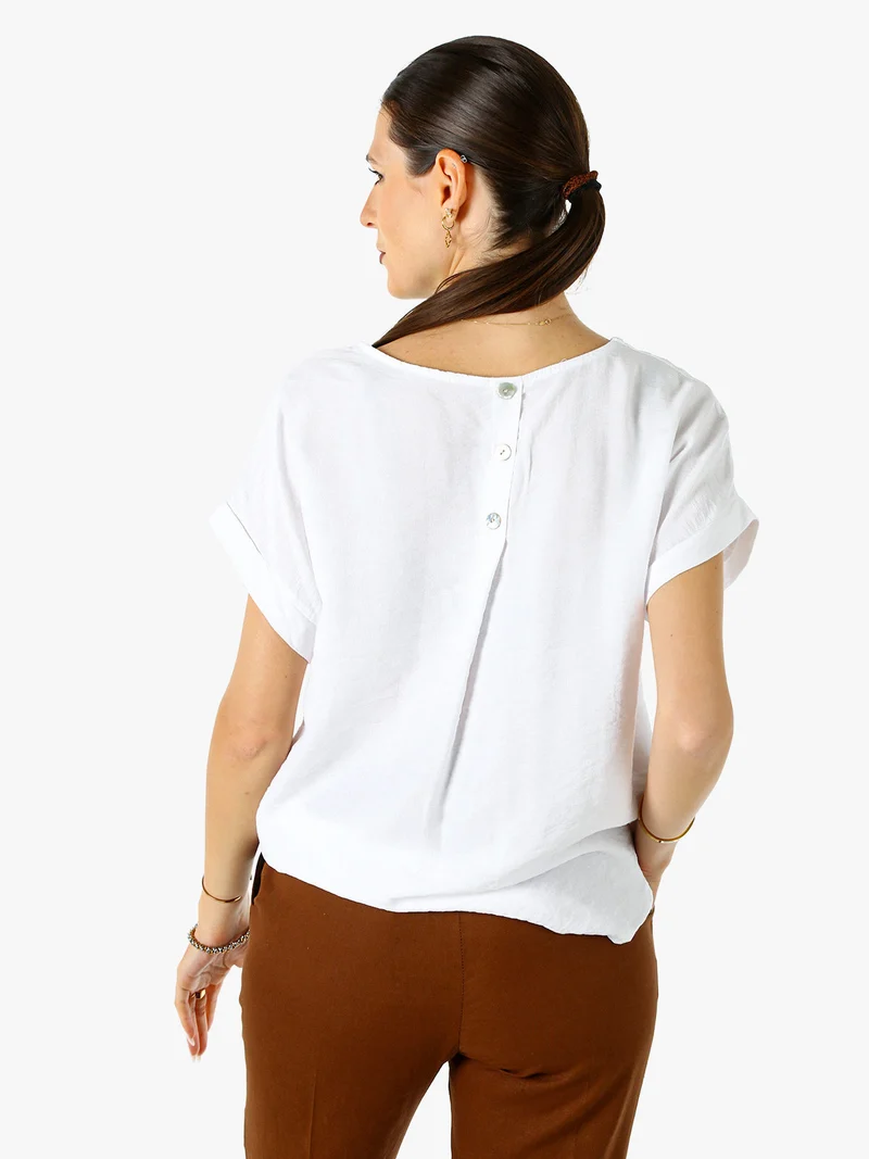 Blusa donna in viscosa a maniche corte con bottoni decorati sul retro - bianco