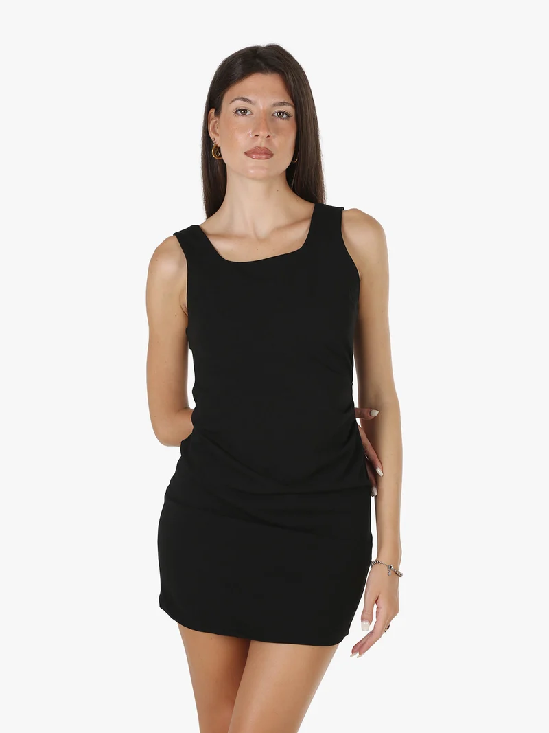 Abito smanicato da donna con drappeggio - nero