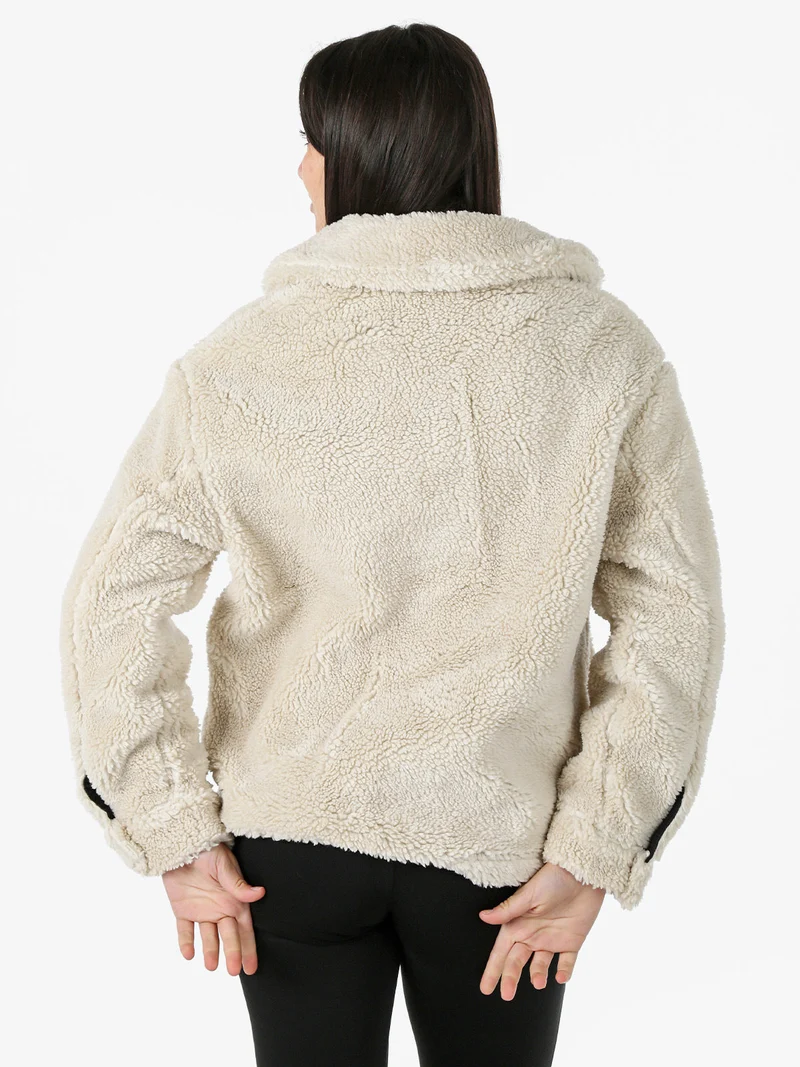 Cappotto corto teddy da donna con bottoni - beige