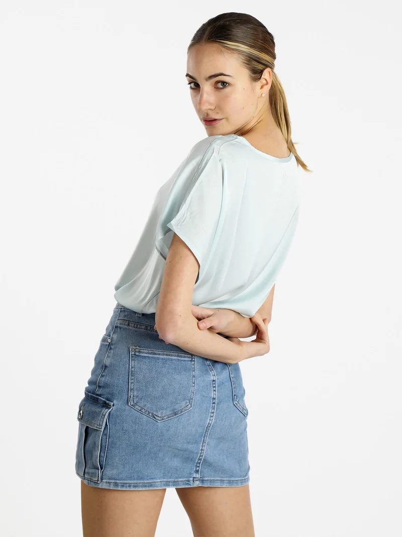 Blusa donna a maniche corte effetto raso - azzurro