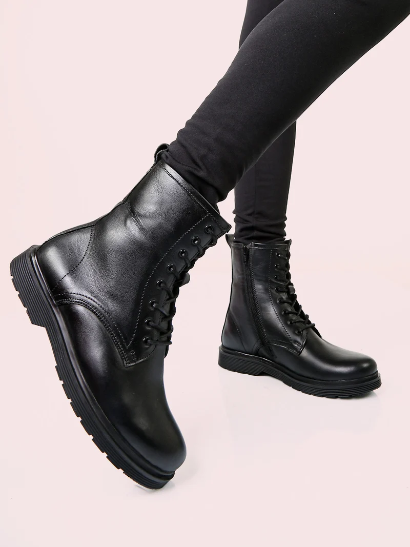 Anifibi donna in pelle con lacci e zip - nero