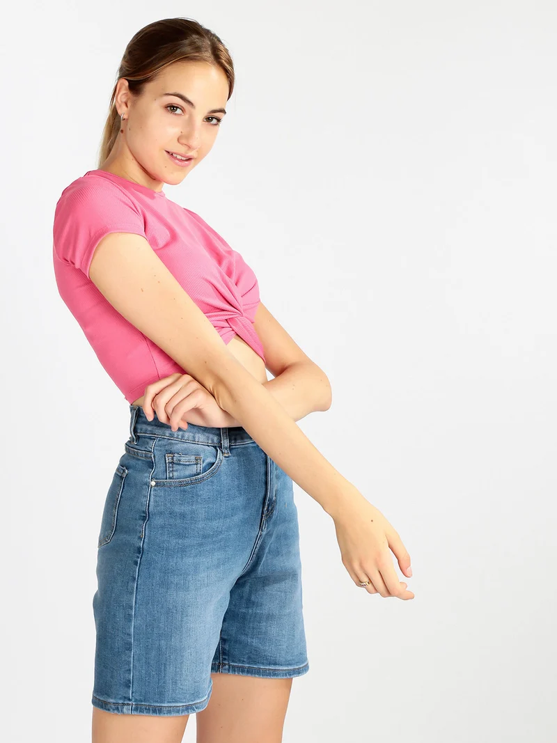 T-shirt cropped da donna a costine - fucsia