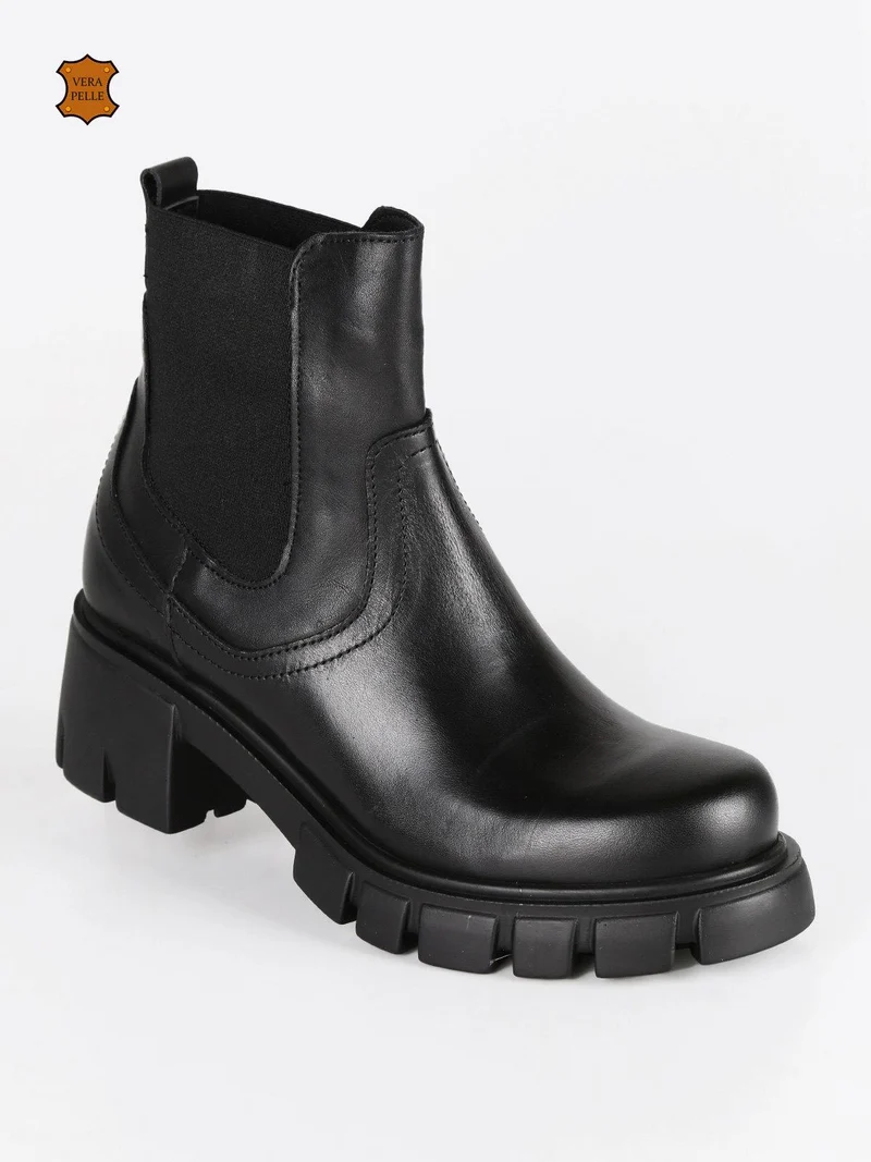 Stivaletti in pelle con tacco - nero