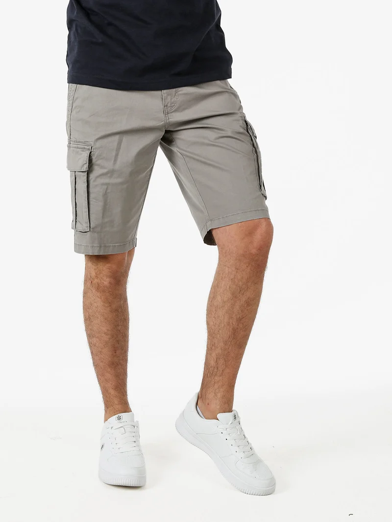Bermuda da uomo in cotone stretch con tasconi - grigio