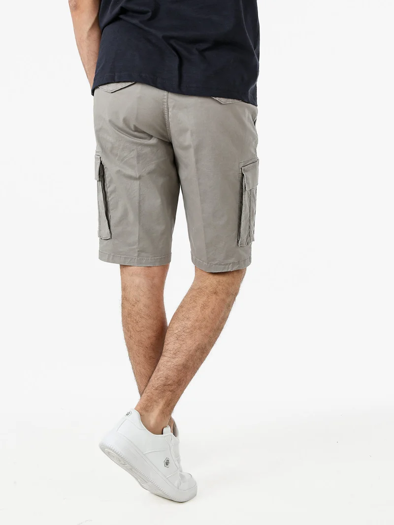 Bermuda da uomo in cotone stretch con tasconi - grigio