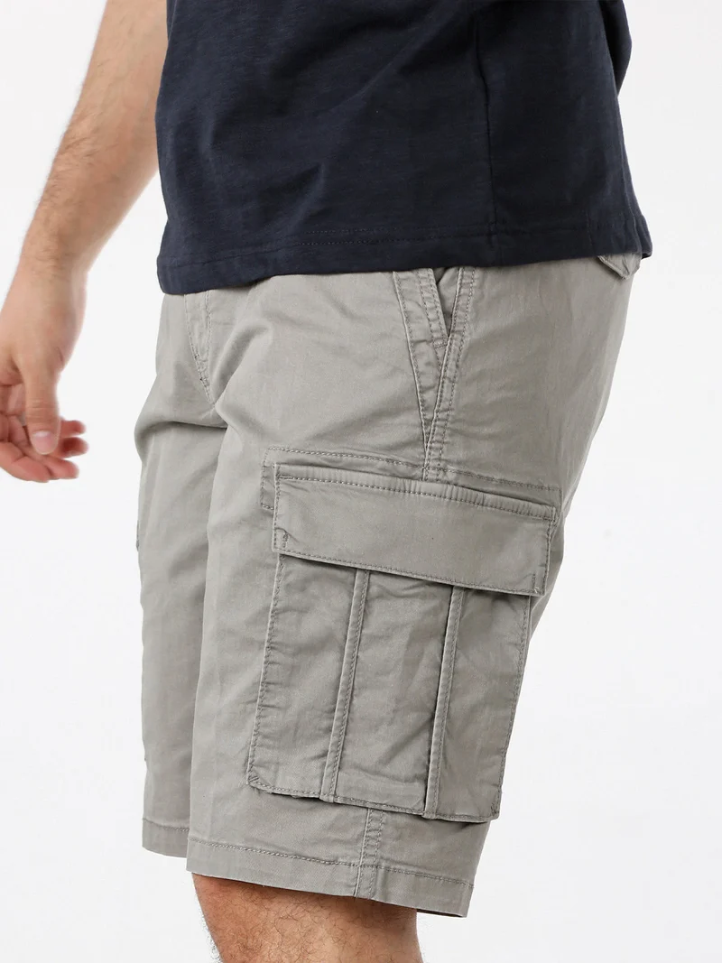 Bermuda da uomo in cotone stretch con tasconi - grigio
