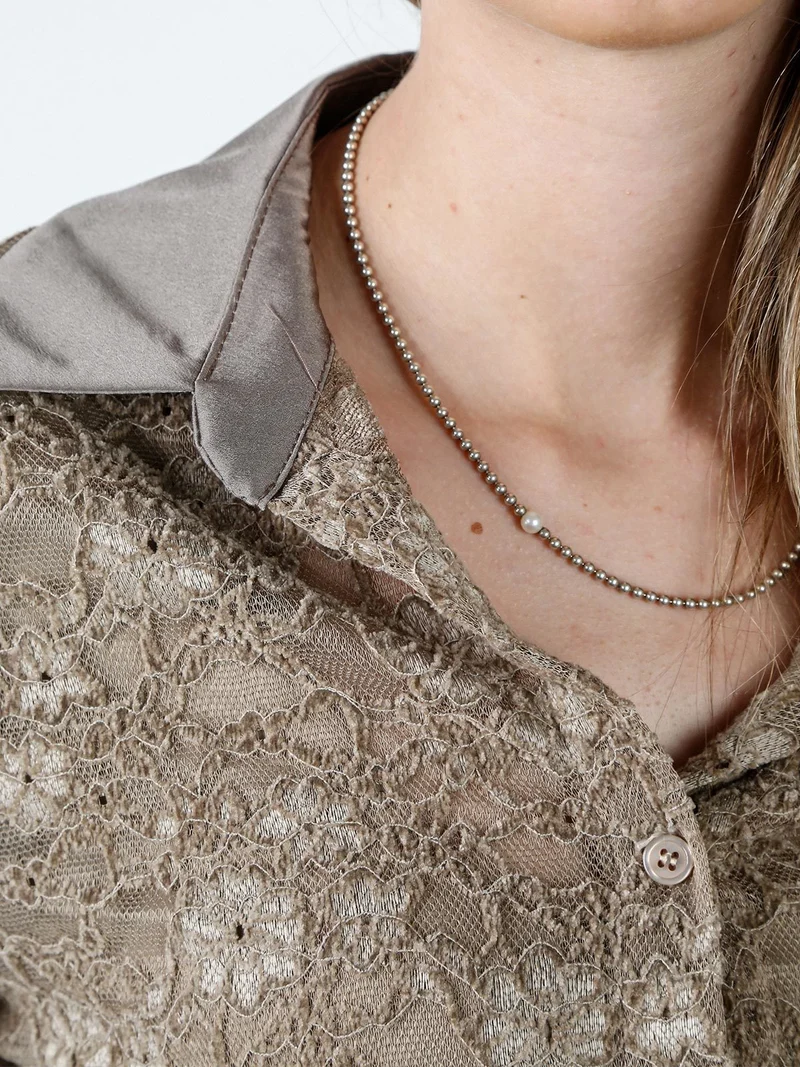 Camicia donna in pizzo con maniche lunghe e dettagli effetto raso - fango