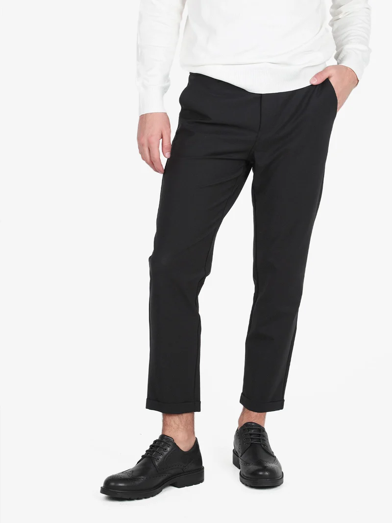 Pantaloni da uomo in tessuto tecnico con risvolto - nero