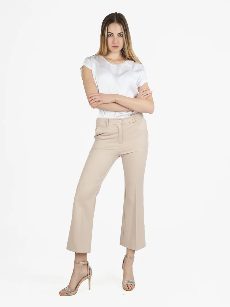 Pantaloni eleganti da donna con finale a zampa - beige