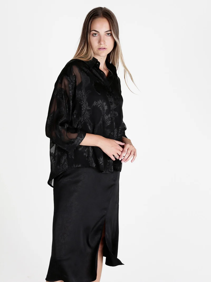 Abito lungo da donna con camicia a maniche lunghe - nero