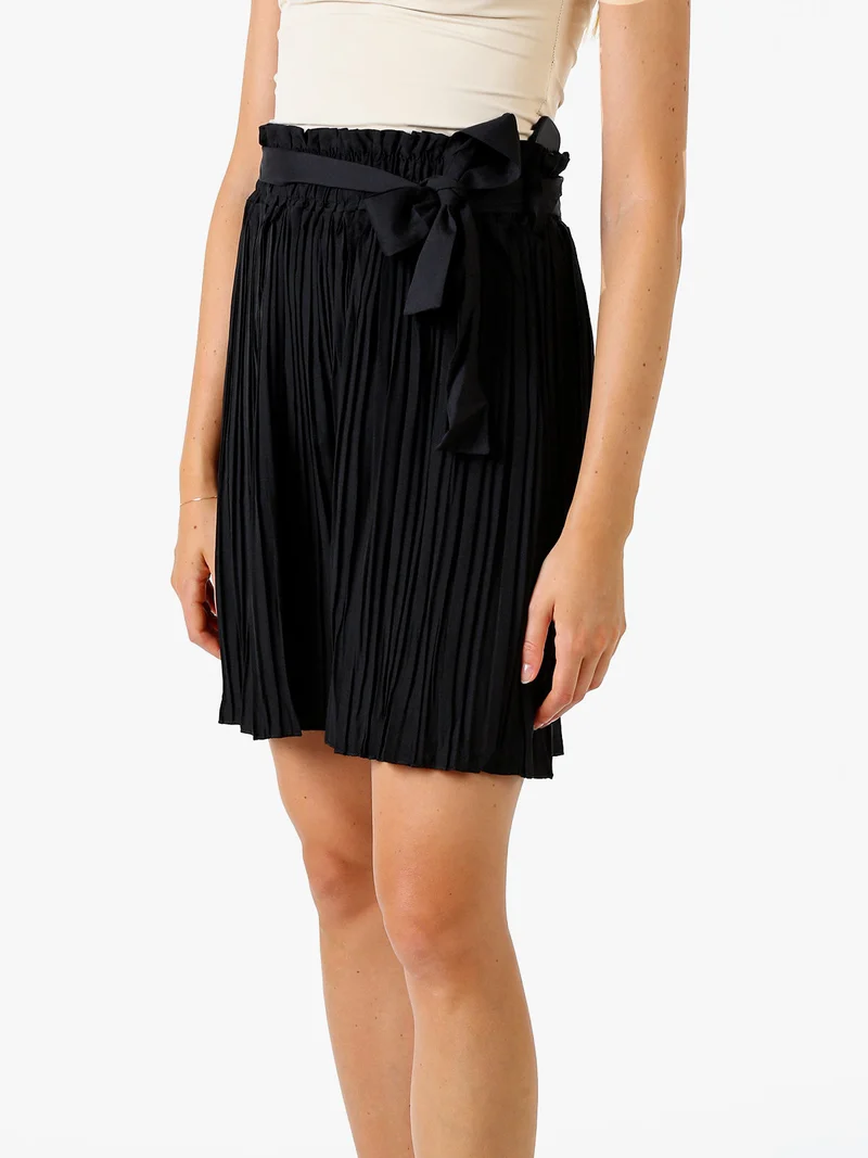 Shorts donna plissettati a vita alta - nero
