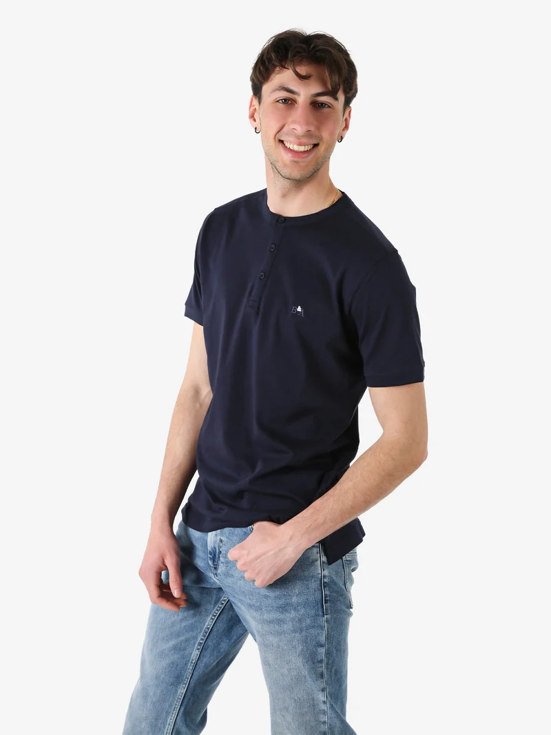 T-shirt da uomo in cotone con bottoncini sullo scollo - blu scuro