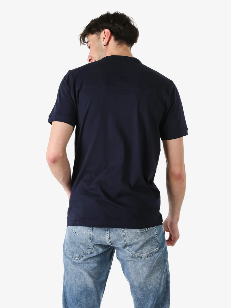 T-shirt da uomo in cotone con bottoncini sullo scollo - blu scuro