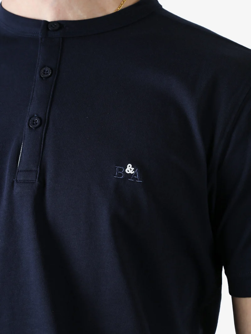 T-shirt da uomo in cotone con bottoncini sullo scollo - blu scuro