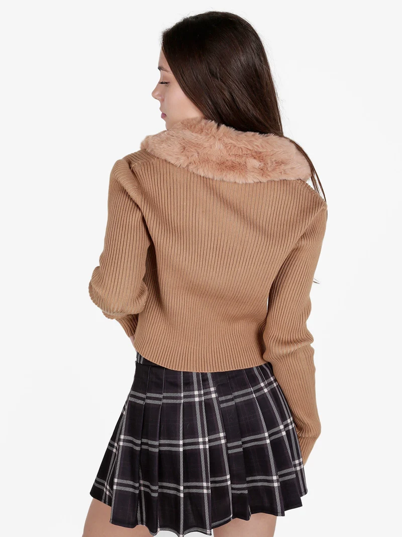 Cardigan donna in maglia a costine con scollo in pelliccia sintetica - cammello