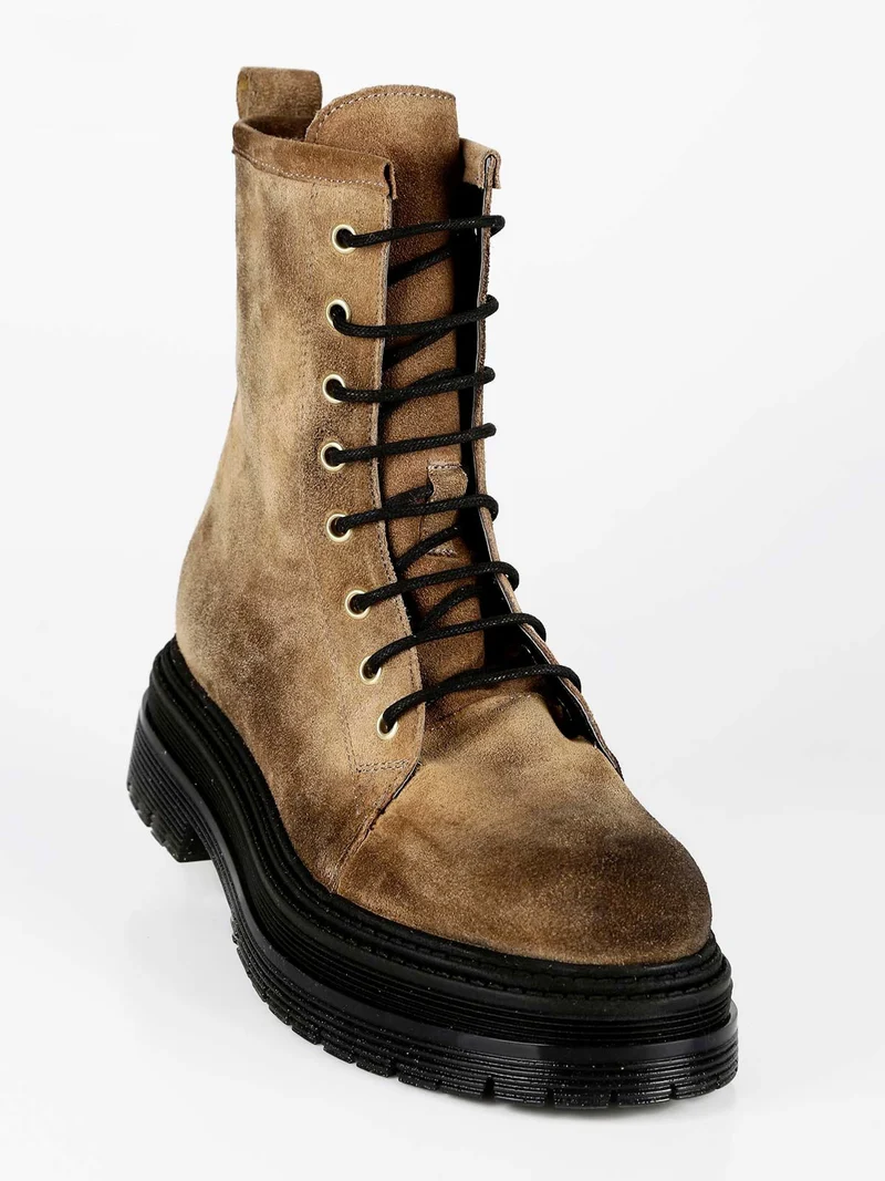 Anfibi in pelle scamosciata donna con plateau - cuoio