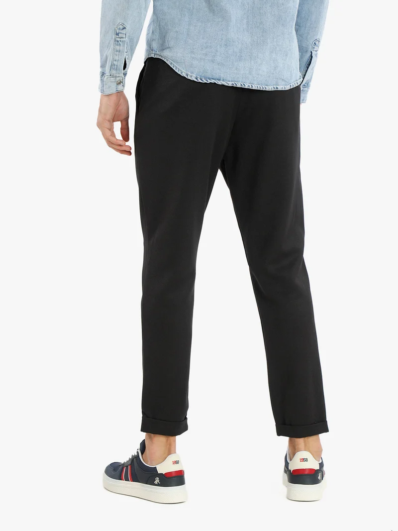 Pantaloni casual da uomo con catena - nero