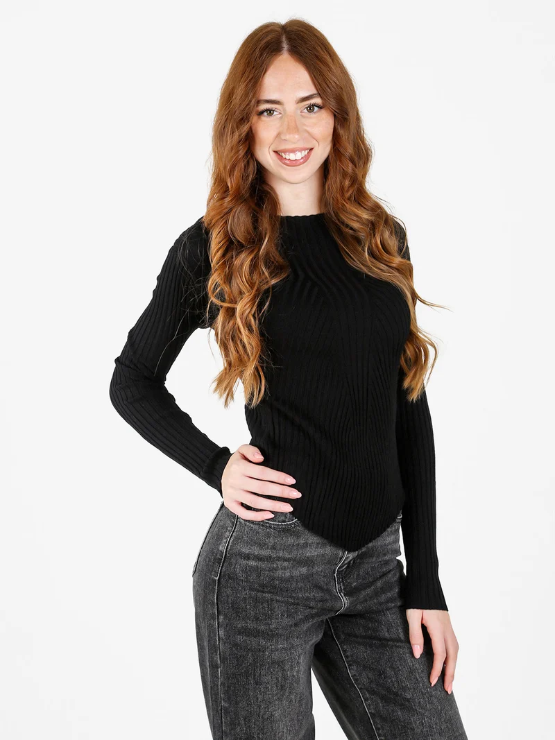 Maglia donna a costine con finale a punta - nero